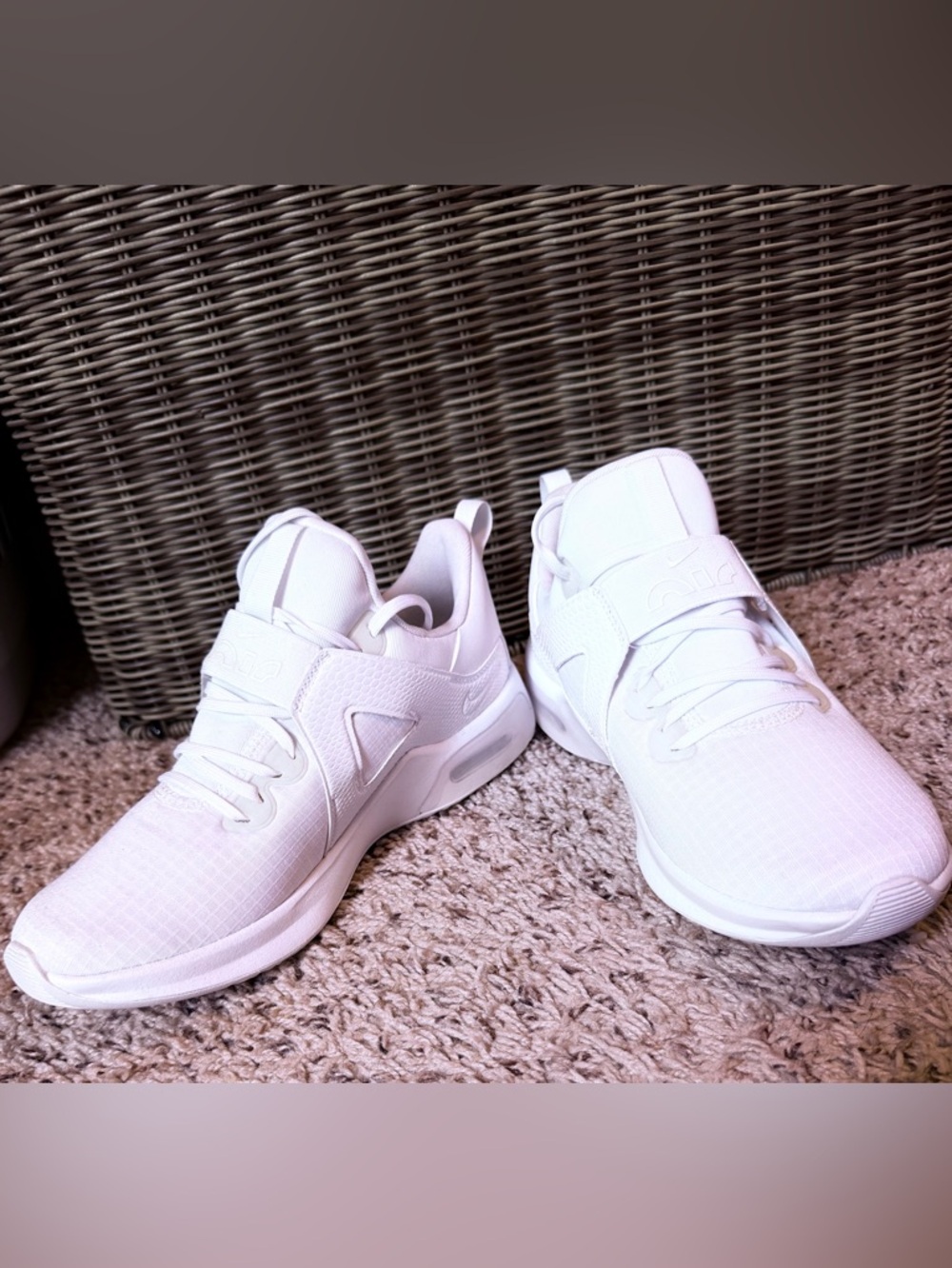 NEW- Nike Women’s Air Max Bella TR5 Running Shoes Size 8
